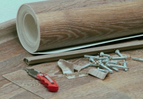 стелить линолеум